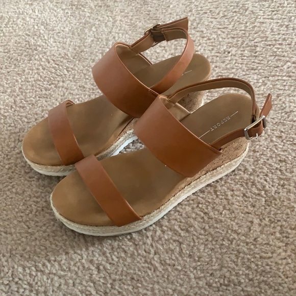 Shoes - Sandal Wedges